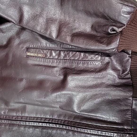 Members Only Leather Jacket, Size 38. Dark red brown color - Picture 3 of 5